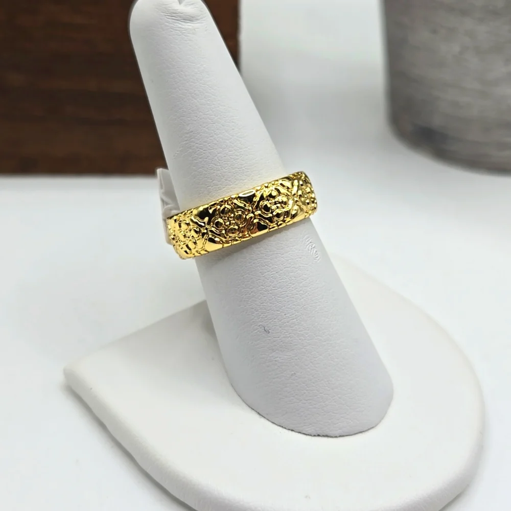 Kendra Scott Gold Textured Ring - Picture 3 of 4